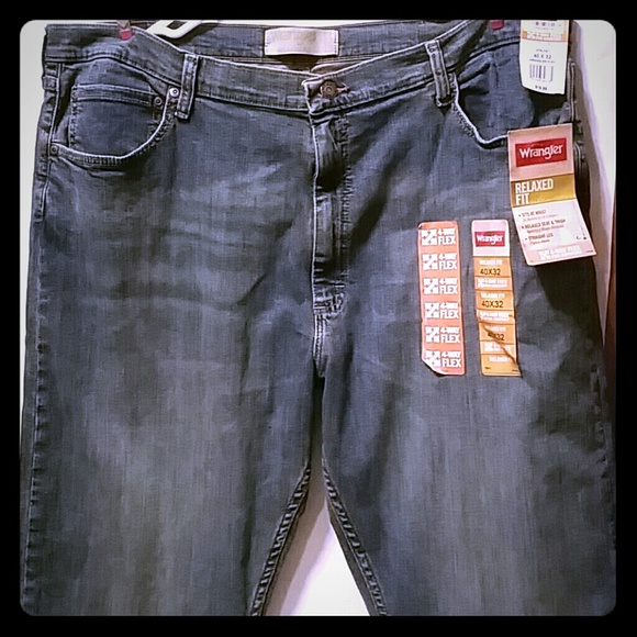 Wrangler Other - Wrangler Relaxed Fit Straight Leg jeans  40 × 32